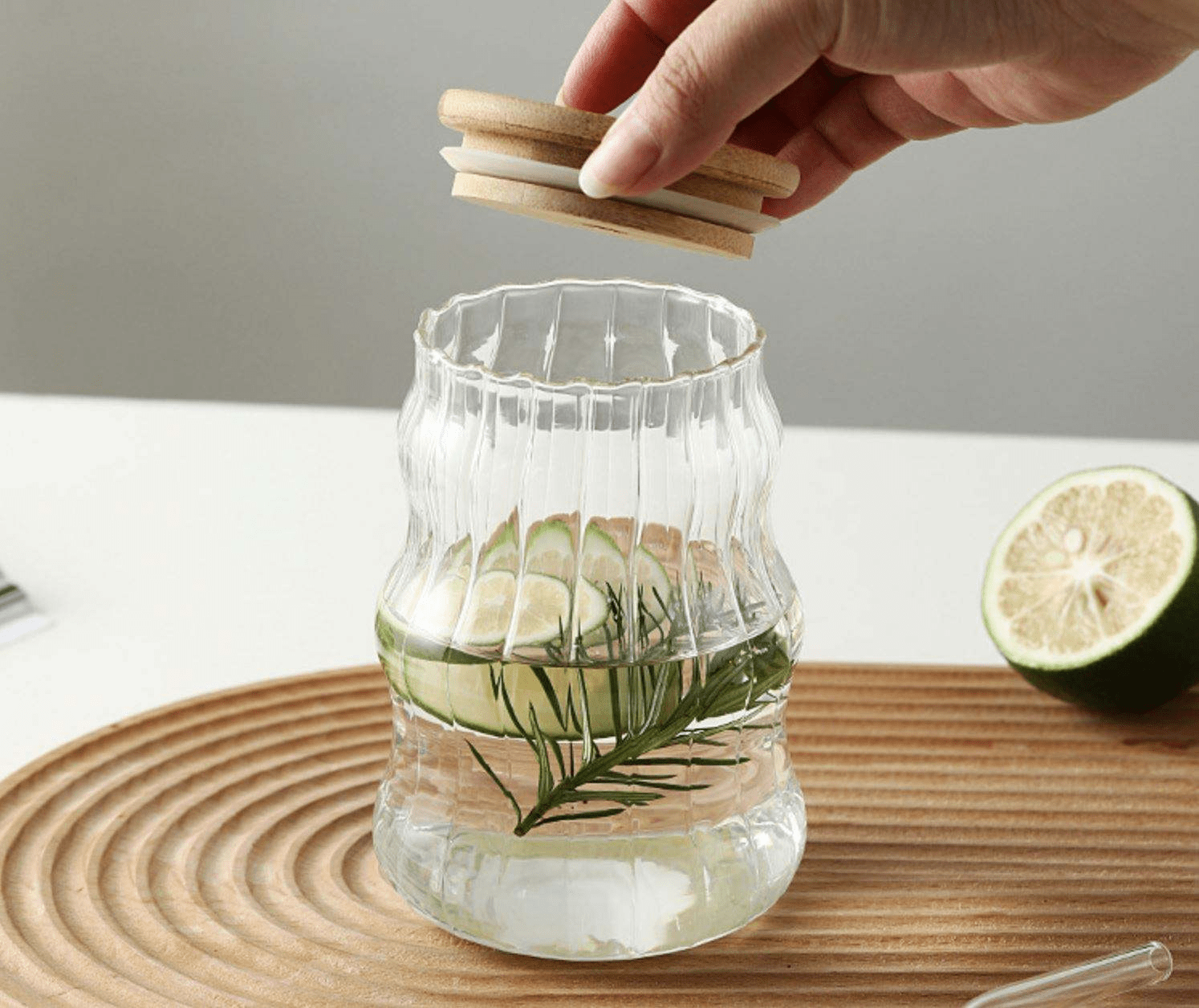 High Borosilicate Glass Striped Coffee Cup with Bamboo Lid and Glass Straw 500ml - 图片 4